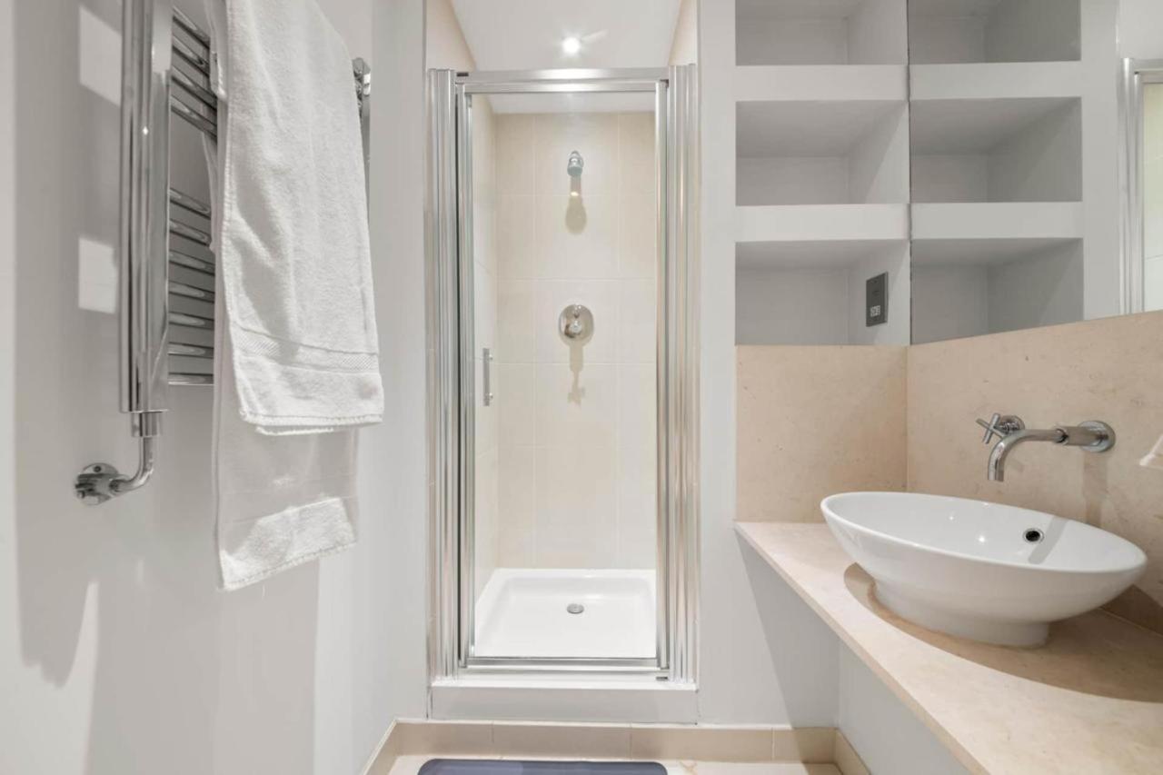 Londwell, Canary Wharf Escape * London