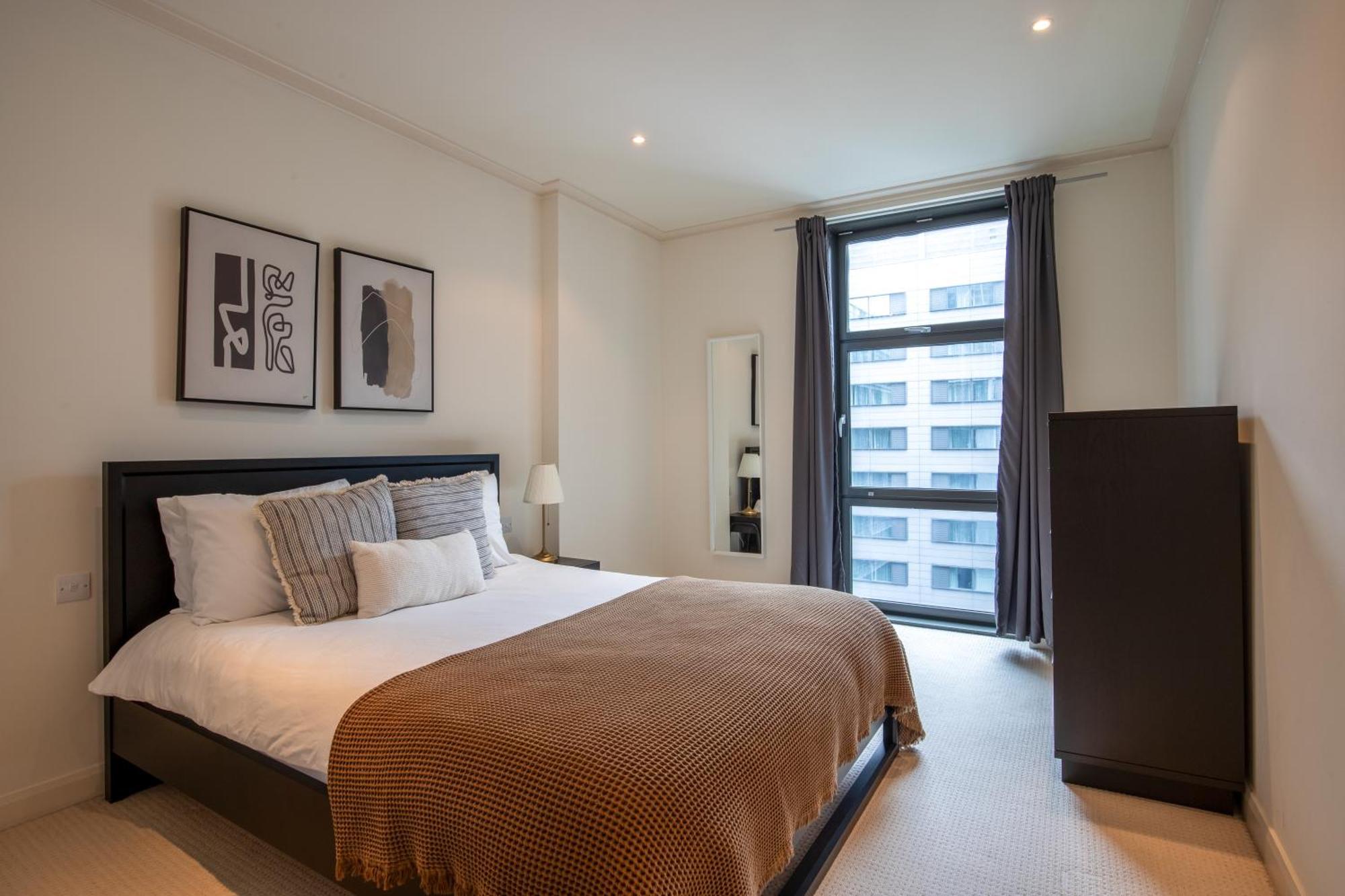 Londwell, Canary Wharf Escape *
