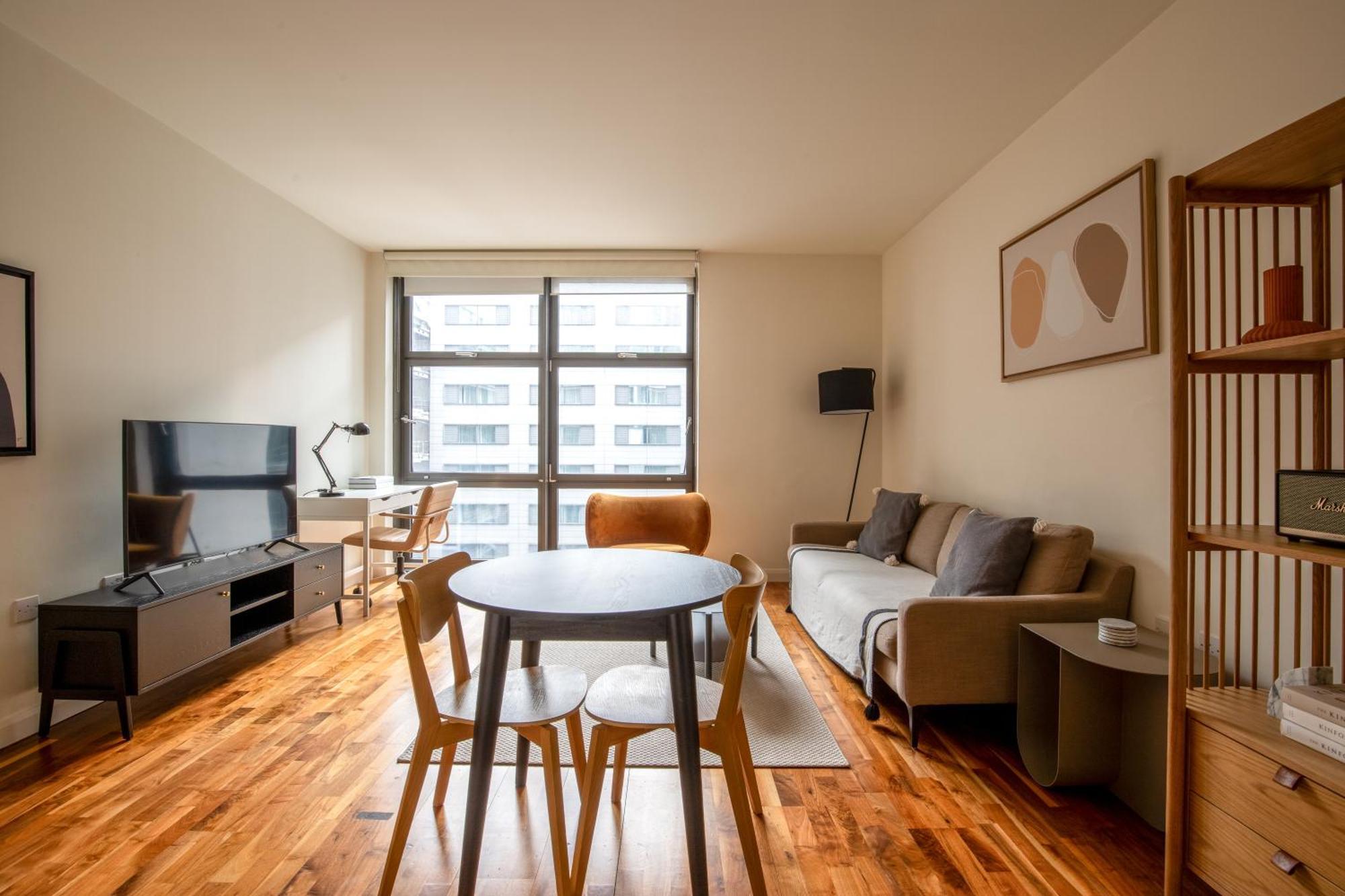 Londwell, Canary Wharf Escape *